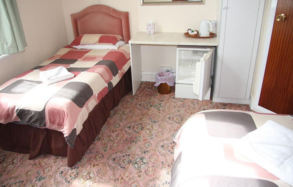 Dove Court Mini Lodge 奥尔蒙兹伯利 外观 照片