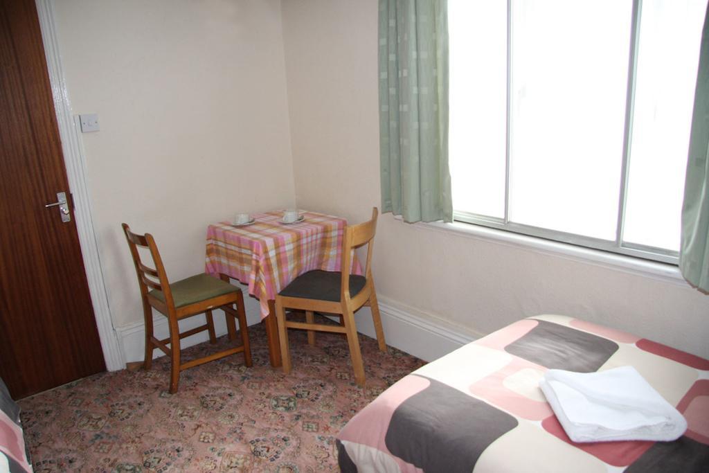 Dove Court Mini Lodge 奥尔蒙兹伯利 外观 照片