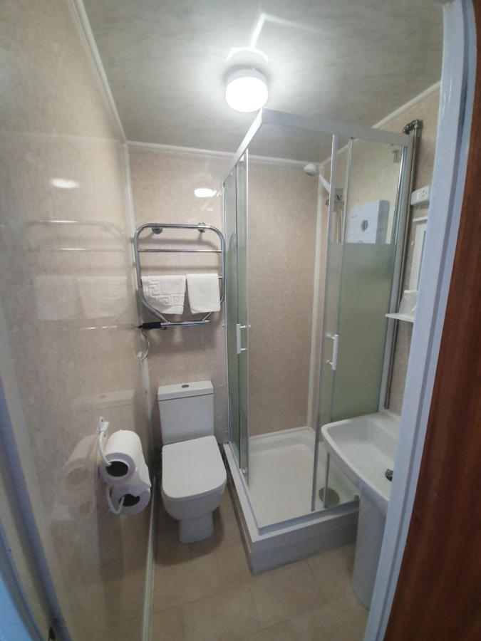 Dove Court Mini Lodge 奥尔蒙兹伯利 外观 照片
