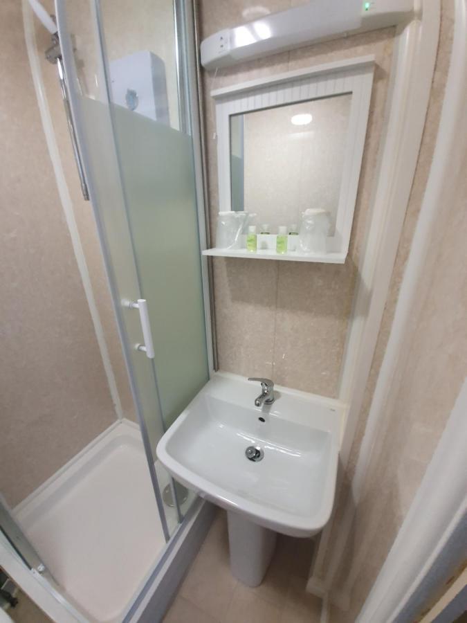 Dove Court Mini Lodge 奥尔蒙兹伯利 外观 照片